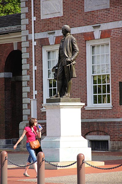 121-Памятник Джорджу Вашингтону перед Индепенденс-холл
